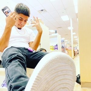 Meet your Posher, Damian